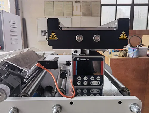hsq-320-jb-slitting-machine-for-stickers-2